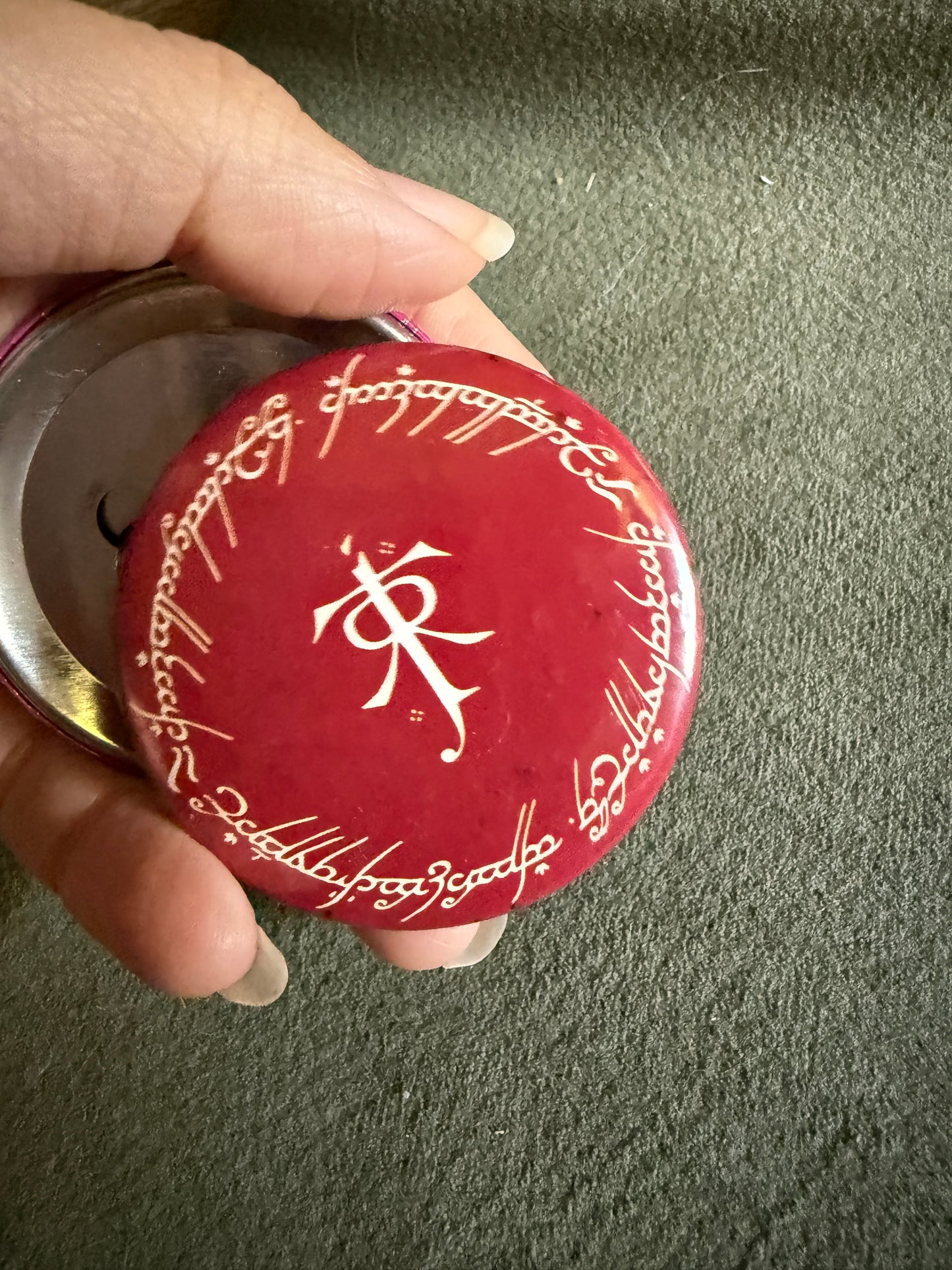 Badge TOLKIEN couleur Mystère - DÉFAUT