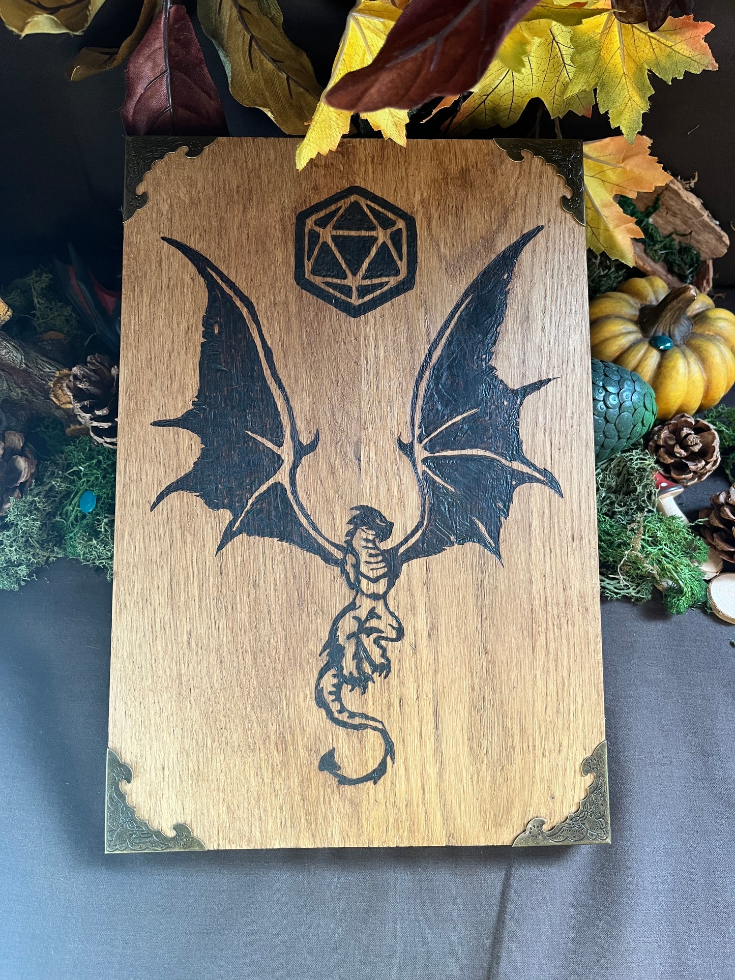 Pyrogravure Dragon + D20