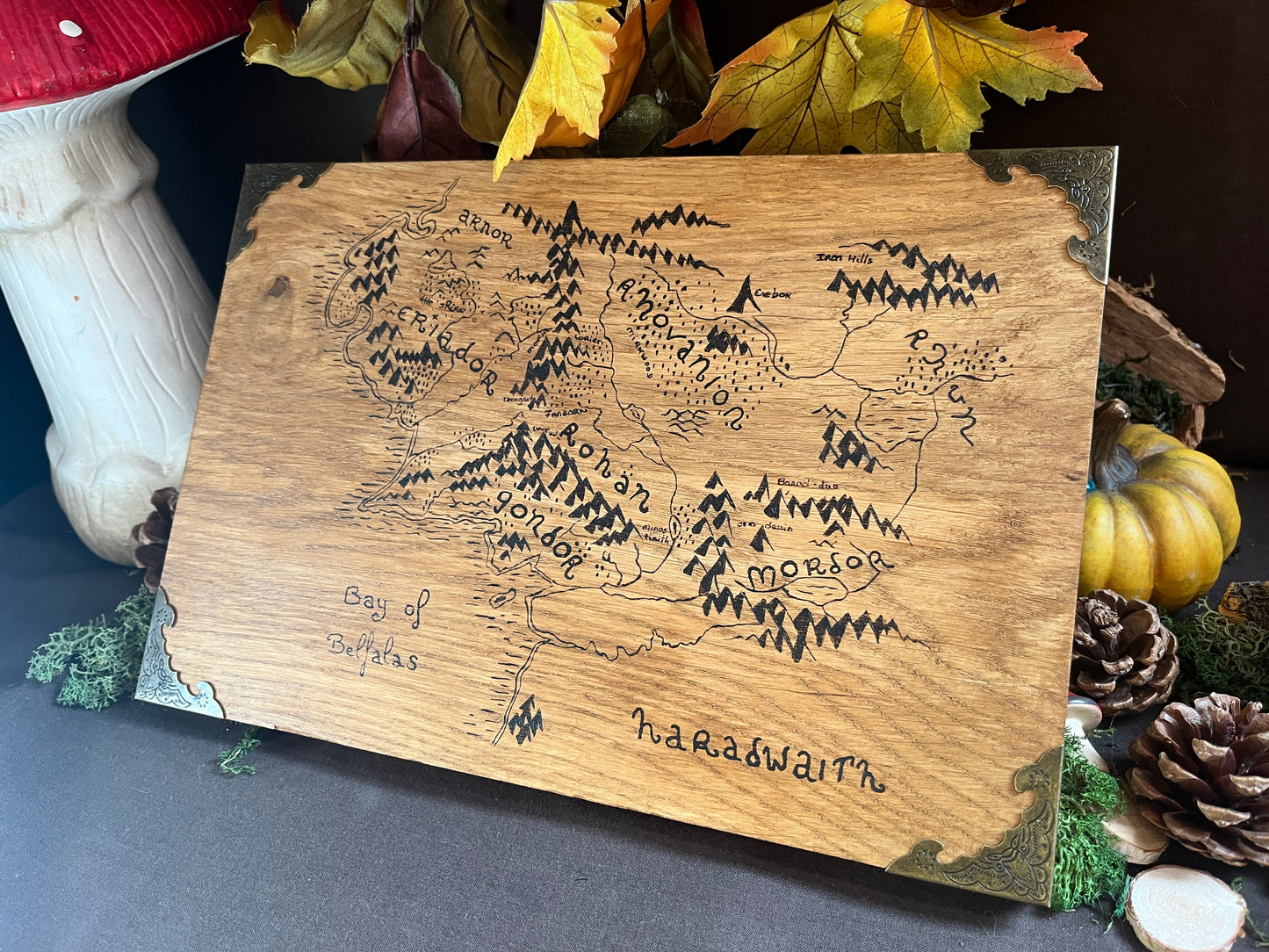 Carte de la Terre du Milieu pyrogravée à la main