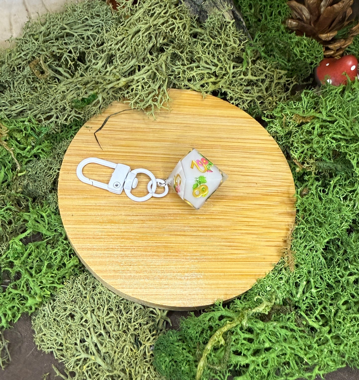 Portes clés dès de JDR blanc et fleurs