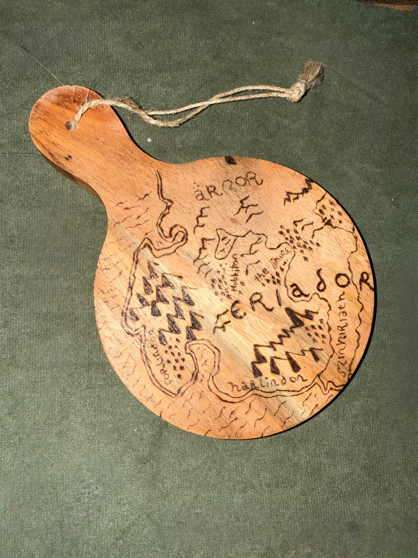 Poêlon pyrogravé Eriador - pièce unique