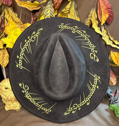 Chapeau « pour les gouverner tous »
