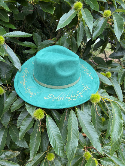 Chapeau « pour les gouverner tous »