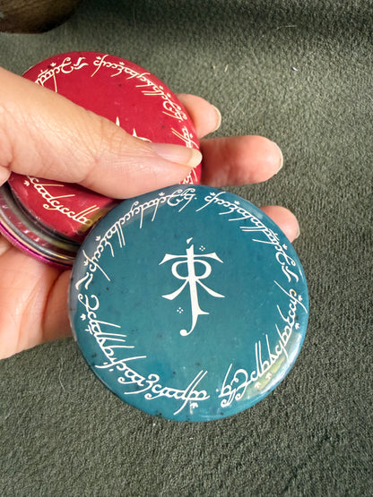 Badge TOLKIEN couleur Mystère - DÉFAUT