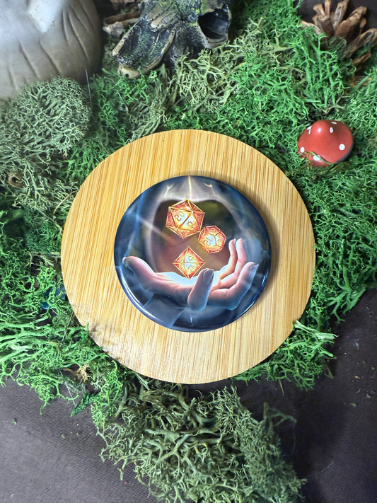 Badge « Le maître du jeu » - Siyhana Illustratrice