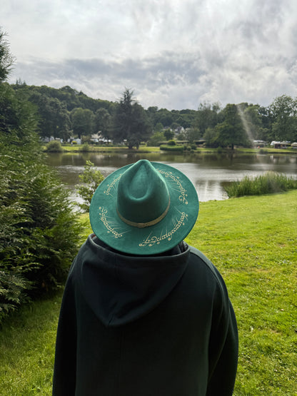 Chapeau « pour les gouverner tous »