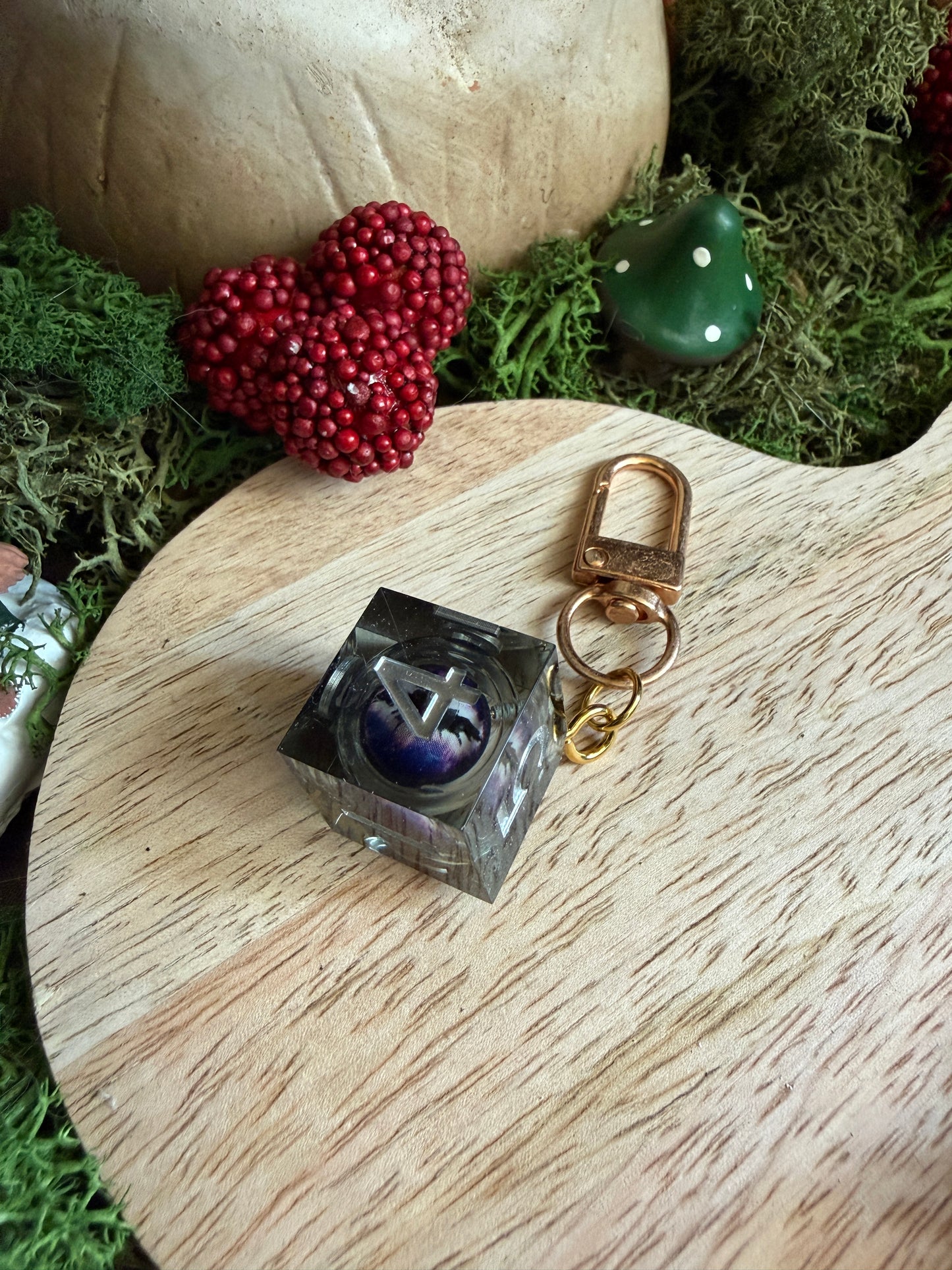 Porte-clés dés de JDR - Œil de dragon violet