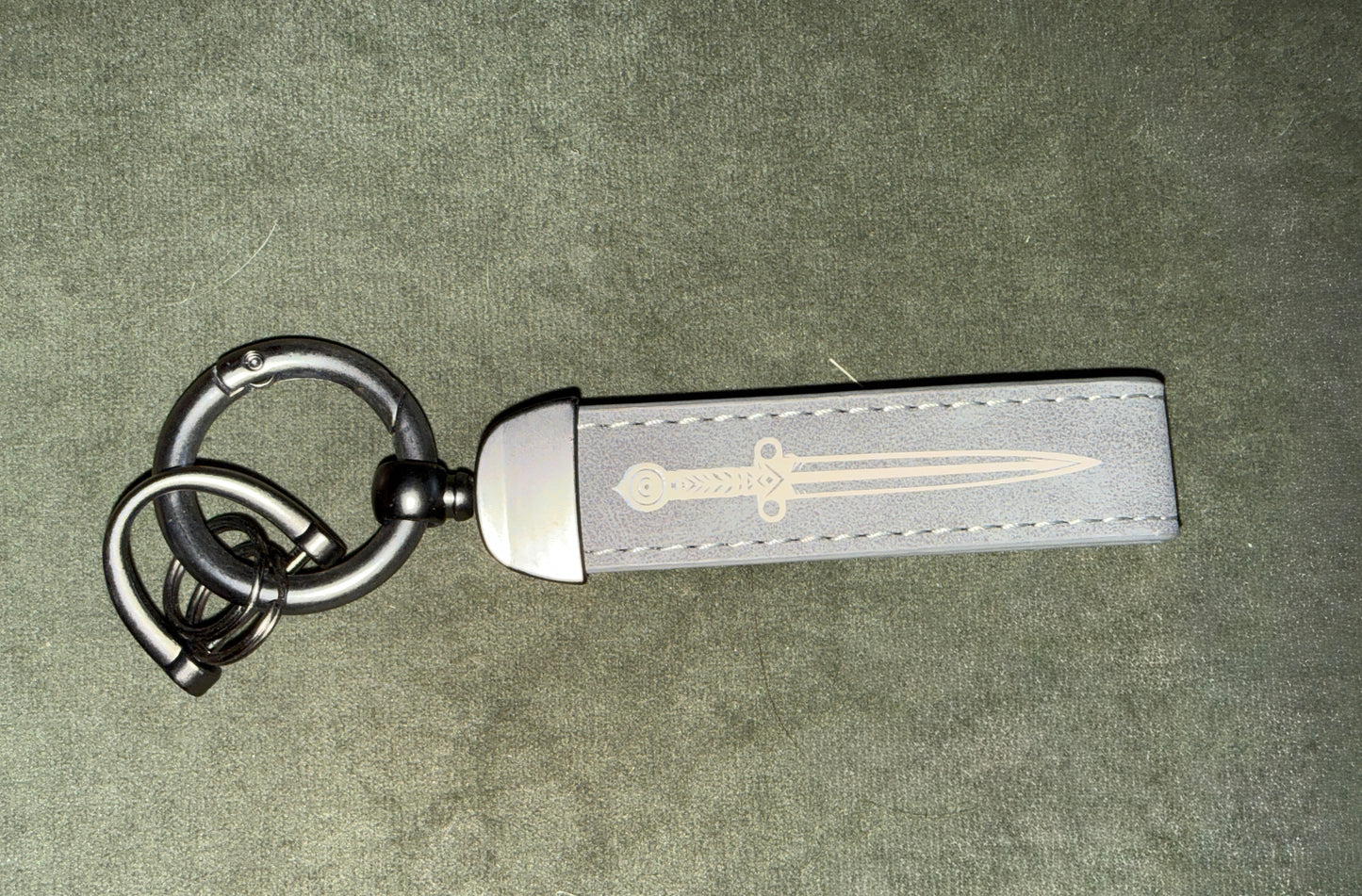 Porte-clés daim épée