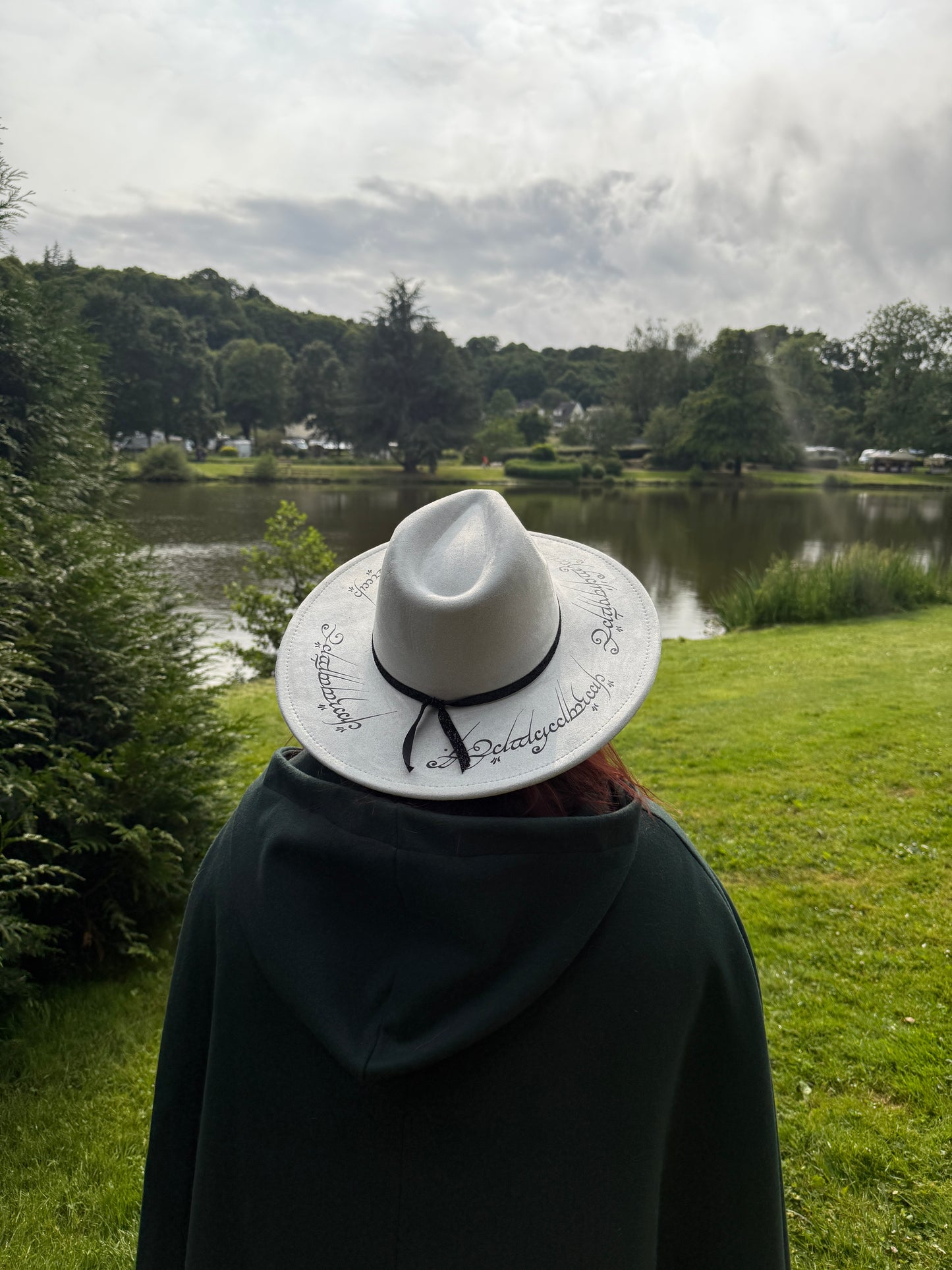Chapeau « pour les gouverner tous »