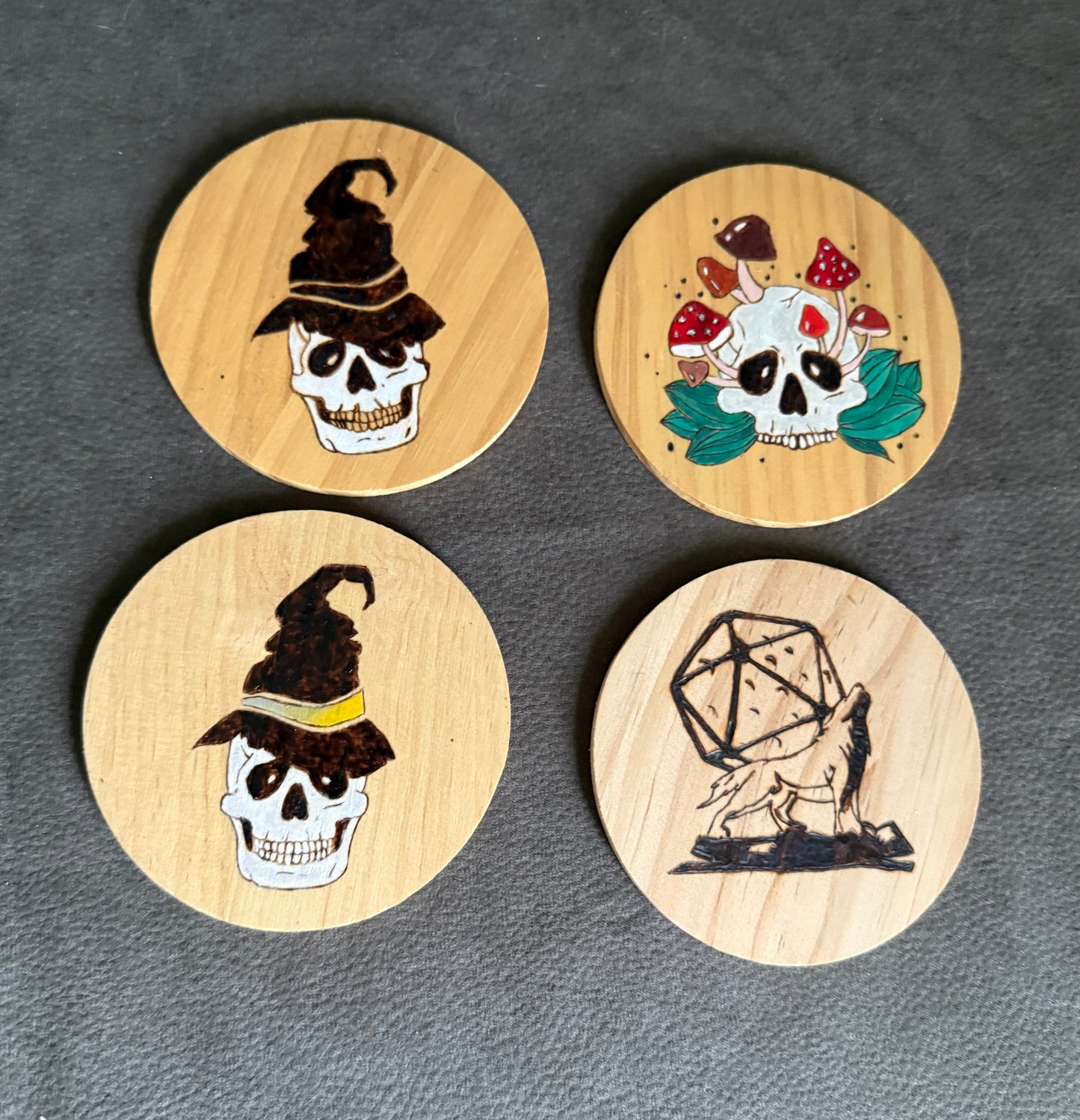 Sous-verres pyrogravés et peints