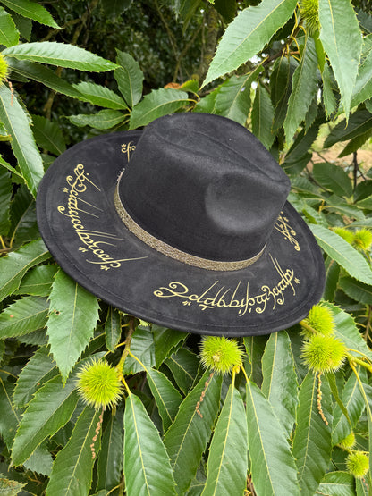 Chapeau « pour les gouverner tous »