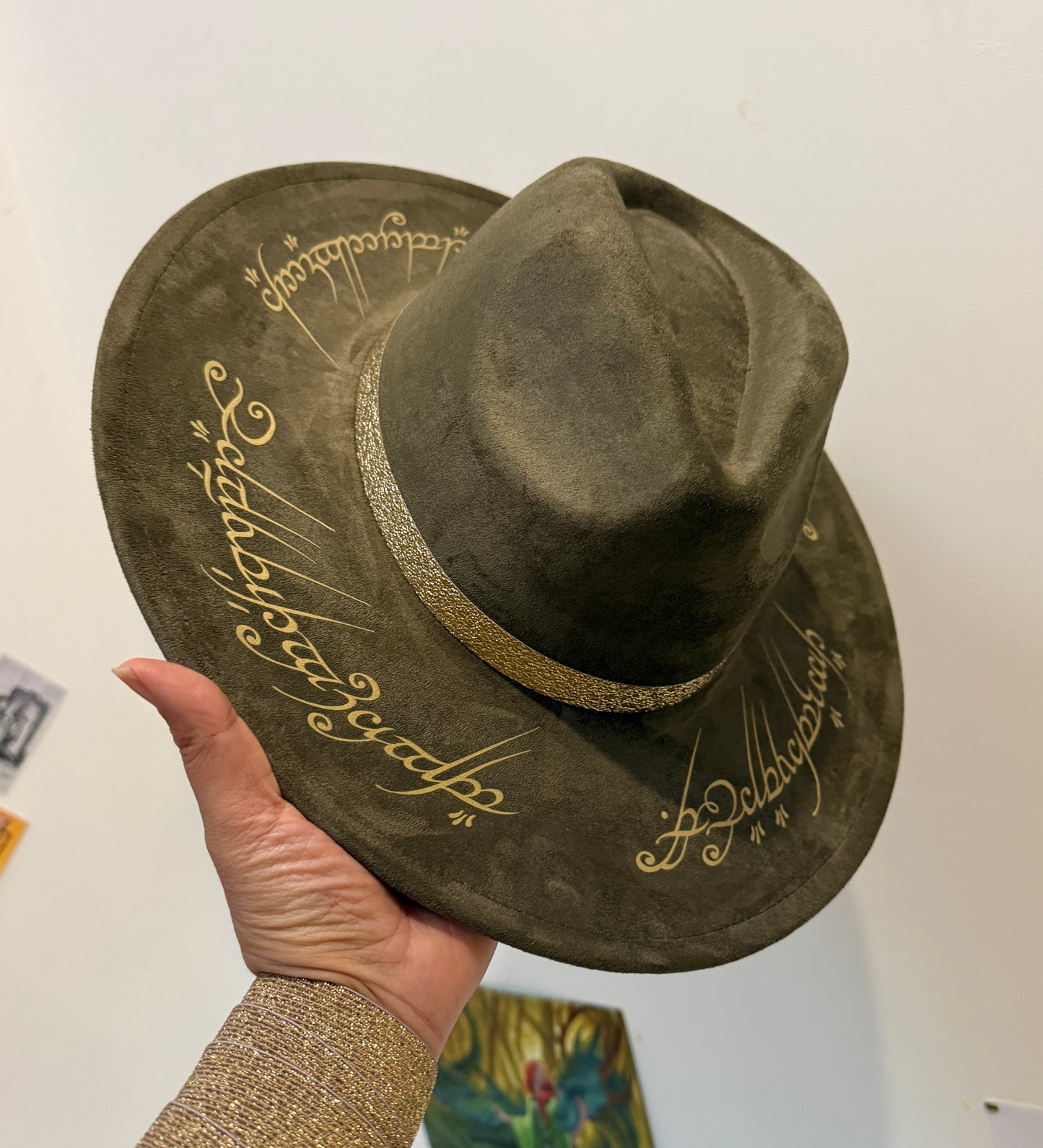 Chapeau « pour les gouverner tous »